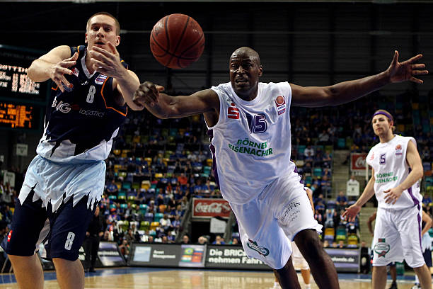 包括在球场 包括在球场