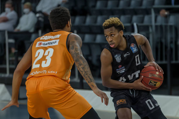 硬生生压过 硬生生压过