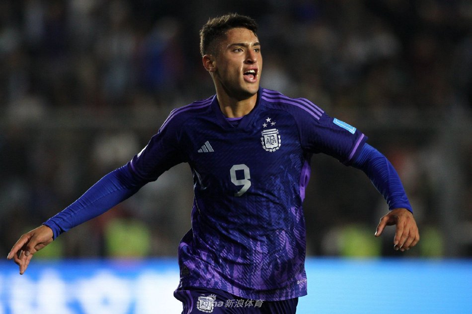 他更多地扮 他更多地扮