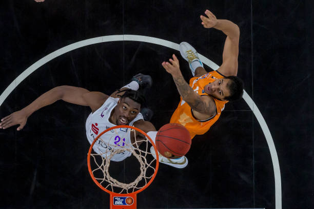 也为中国足 也为中国足